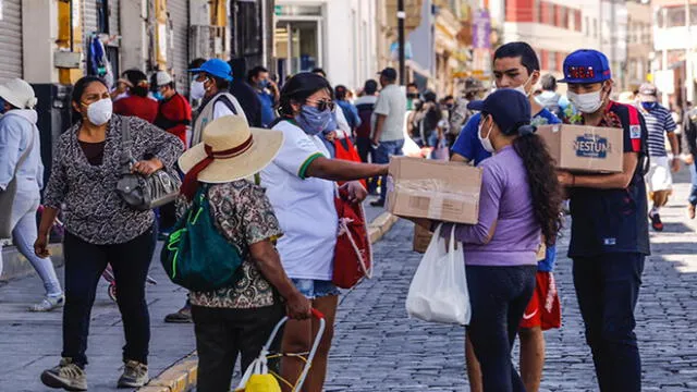 En los últimos días las calles del Cercado de Arequipa han lucido atiborradas de comerciantes y compradores.