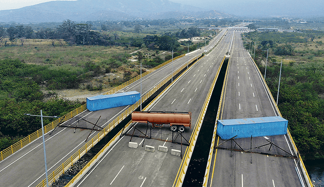 Bloquean un puente clave para ingreso de ayuda a Venezuela 