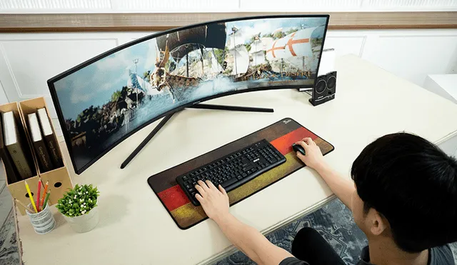 Desliza para ver el aspecto de este monitor futurista diseñado para 'gamers'. Foto: Samsung