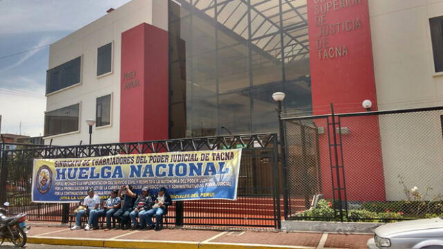 Trabajadores estatales acatan paro en Tacna