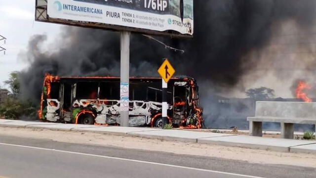 Se incendia bus que cubre la ruta Piura – Tambogrande [VIDEO]