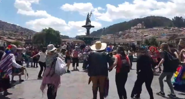 Cusco: Con bailes reciben a decenas de visitantes por el Día Mundial de Turismo