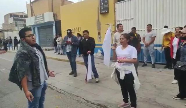 por la paz. Marcharon por no más violencia en protestas.