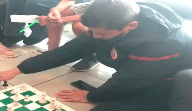 Universitario: Aldo Corzo enfrentó a estudiantes en partida de ajedrez [VIDEO]