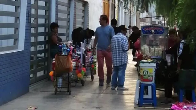 Trujillo: peatones no pueden transitar por invasión de ambulantes