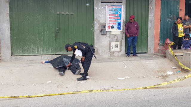propietarios de vivienda en calle Los Regadores se percataron del cadáver de víctima. (Foto: Cristhian Moreno / La República)