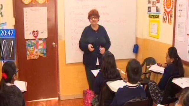 San Miguel: profesora dicta clases de ruso a escolares de primaria [VIDEO]
