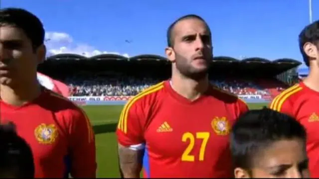 En el 2014, el atacante hizo su debut con la selección de Armenia.