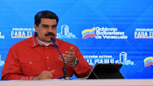 Handout picture released by the Venezuelan Presidency showing Venezuela's President Nicolas Maduro speaking during a televised message, at Miraflores Presidential Palace in Caracas on May 27, 2020, amid the novel coronavirus pandemic. - Maduro said Wednesday there will be a raise in the price of gasoline -almost free in Venezuela- after the arrival of Inanian ships with oil amid a severe shortage. t (Photo by JHONN ZERPA / Venezuelan Presidency / AFP) / RESTRICTED TO EDITORIAL USE - MANDATORY CREDIT AFP PHOTO / VENEZUELAN PRESIDENCY / JHONN ZERPA - NO MARKETING NO ADVERTISING CAMPAIGNS - DISTRIBUTED AS A SERVICE TO CLIENTS