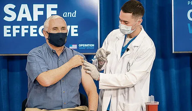 Confianza. El vicepresidente Pence se vacunó en público. Foto: EFE