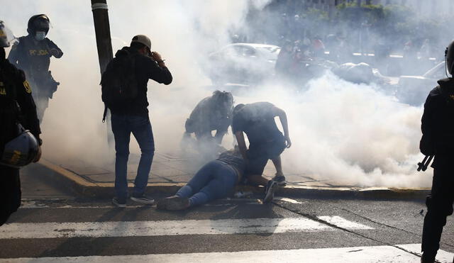 Siguen las protestas y detenidos de prensa. Foto: Marco Cotrina / La República