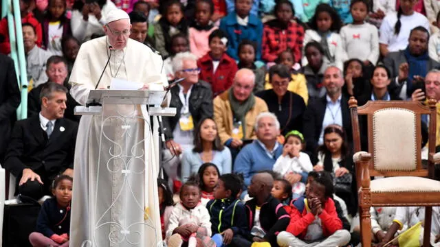 El Papa Francisco pronuncia un discurso durante una reunión con el Padre Pedro Opeka en la asociación humanitaria Akamasoa en Antananarivo, Madagascar, el 8 de septiembre de 2019.