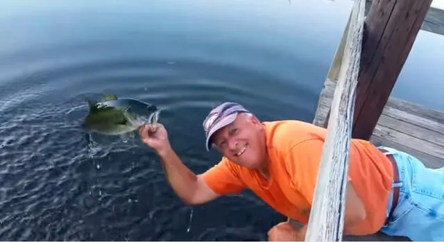 Asombro en YouTube, por hombre que pesca solo con su mano [VIDEO]