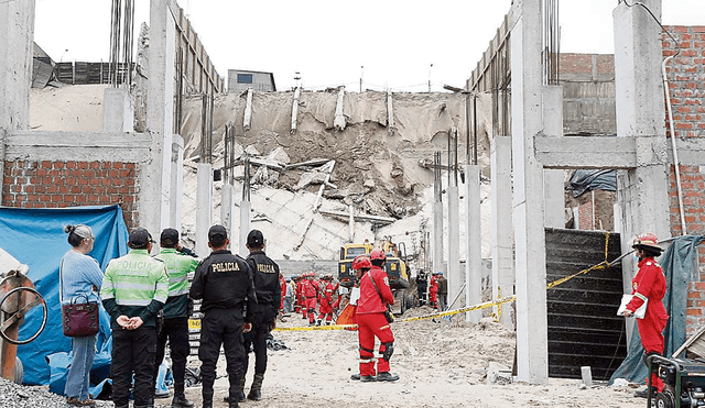 Tragedia. Bomberos y policías trabajaron sin cesar para rescatar los cuerpos sepultados. Foto: difusión