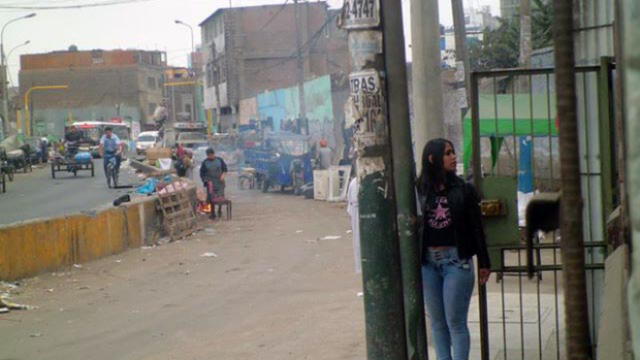 #Yo denuncio: quema de basura y robos frente a un grifo en La Victoria