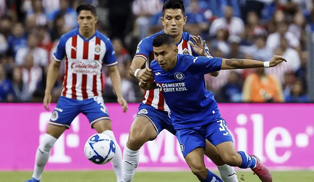 Cruz Azul y Chivas empataron 1-1 en el Estadio Azteca.