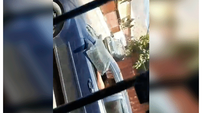 Hombre destruye vivienda de su expareja con su automóvil [VIDEO]