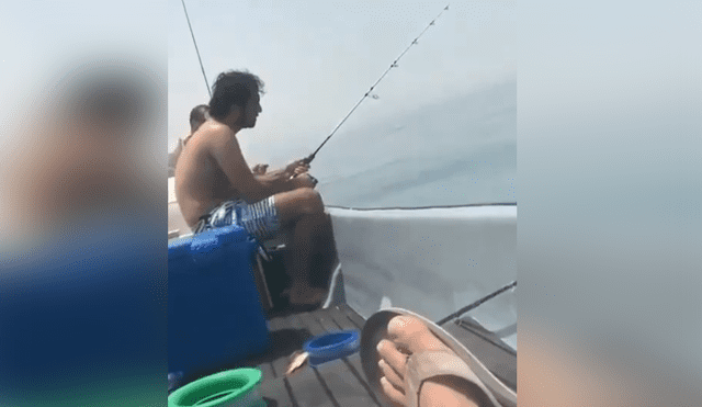 Un video muestra el instante en el que un joven se lleva el susto de su vida al ver un desconcertante ser en el agua.