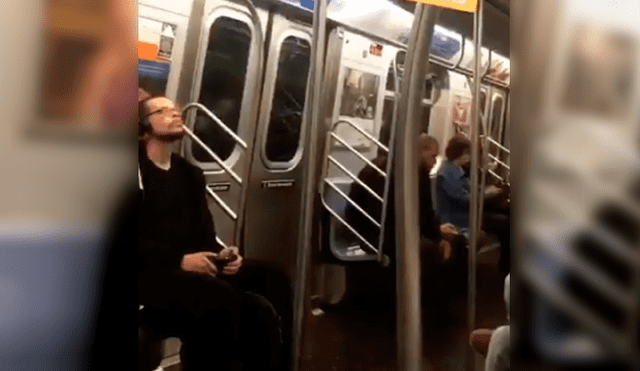 Twitter: la genial idea de un pasajero para ver sus series favoritas en el metro [VIDEO]