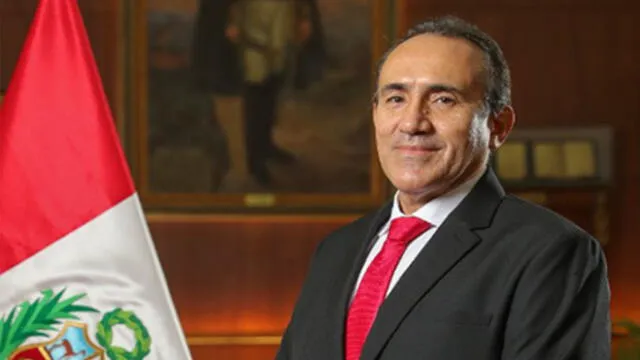 Carlos César Arturo Estremadoyro.