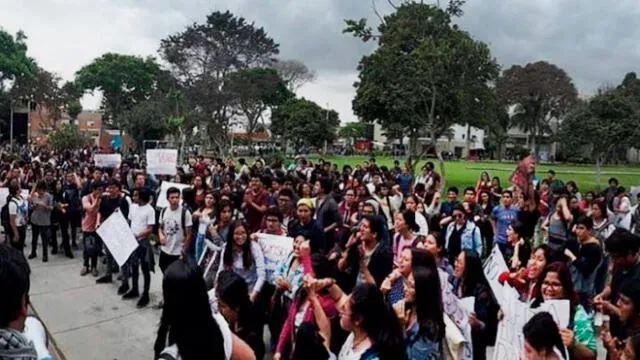 Marcha de estudiantes de la PUCP contra el alza de la pensión 2020. (Foto: difusión)