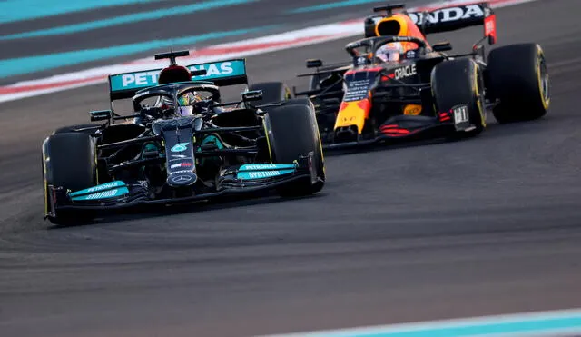Hamilton y Verstappen fueron los protagonistas de la carrera en Abu Dabi en el 2021. Foto: AFP