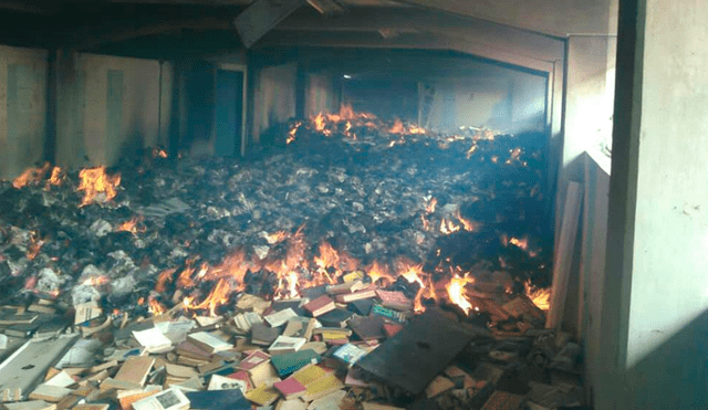 Delincuentes quemaron la biblioteca general de la Universidad de Oriente de Venezuela. Foto: NTN24