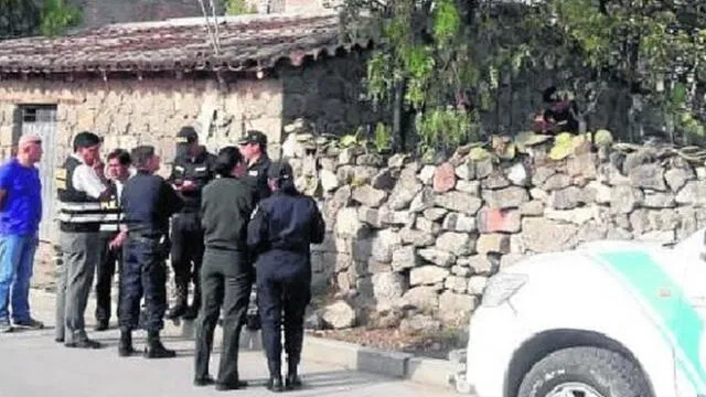 División Policial de Huacho llegó hasta la casa donde encontraron los cuerpos para iniciar las investigaciones. (Foto: Difusión)