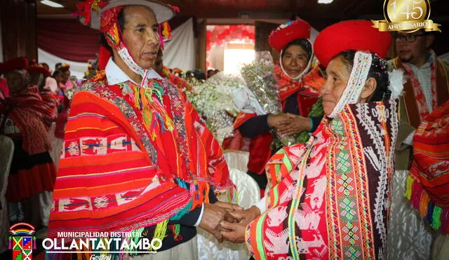 Parejas contraen matrimonio luciendo trajes tradicionales de Cusco [FOTOS]