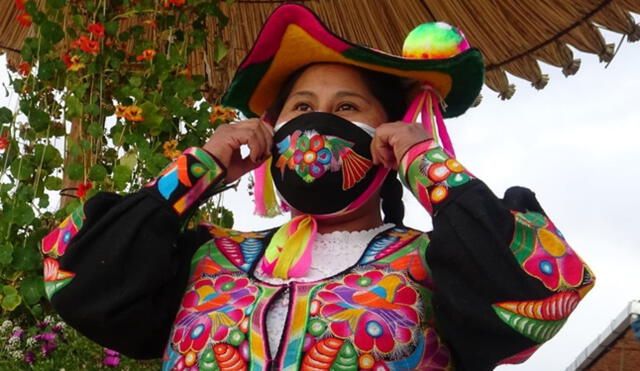 Puno: Mujeres artesanas emprenden con mascarillas inspiradas en motivos andinos. Foto : Andina.