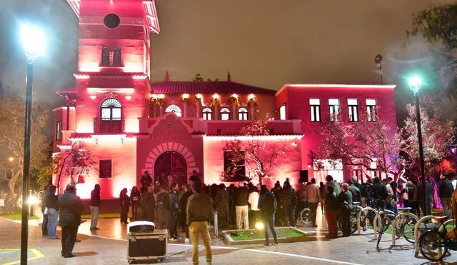 San Isidro: Iluminan de rosado Casa de la Cultura como símbolo contra el cáncer de mama
