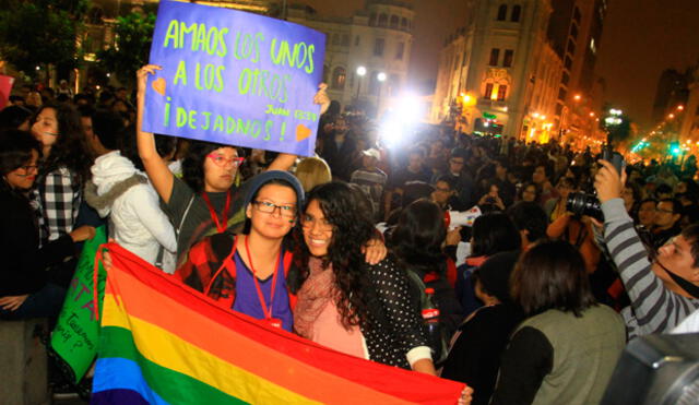 Colectivo reúne firmas para conseguir la unión entre personas del mismo sexo