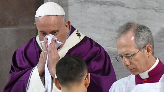 Papa Francisco fue visto muy resfriado en su última misa celebrada el miércoles 26. Foto: AFP