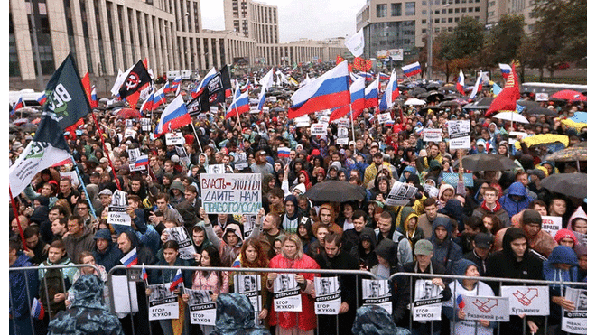 Manifestantes en las calles de Moscú. Foto: REUTERS/Tatyana Makeyeva