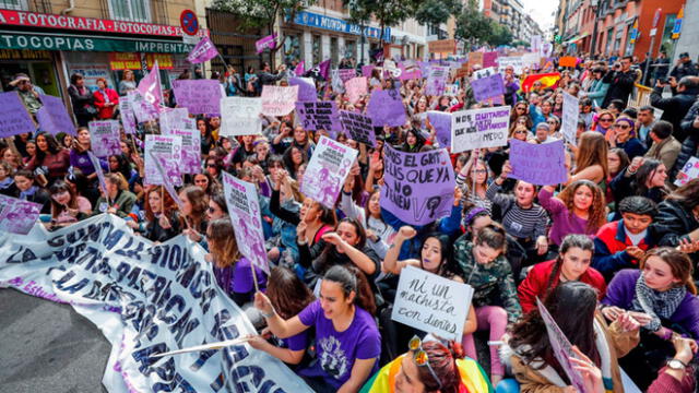 Huelga feminista 2019: mujeres marchan durante el Día de la Mujer en España