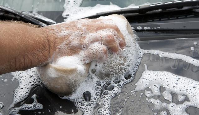 Limpiando tu auto también puedes cuidar tu salud. (Foto:Difusión)