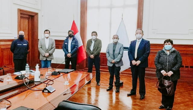 Vicente Zeballos se reunió con congresistas por Arequipa y ministros.