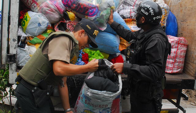 Policía descubre en una vivienda del Callao ropa donada para damnificados