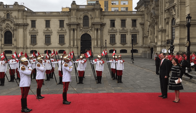 Martín Vizcarra entregó una condecoración a rey Felipe VI de España [VIDEO]