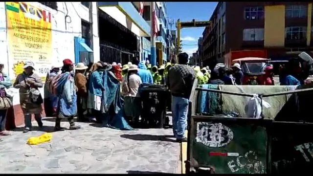 Puno: Trabajadoras de limpieza de Juliaca protagonizan plantón [VIDEO]