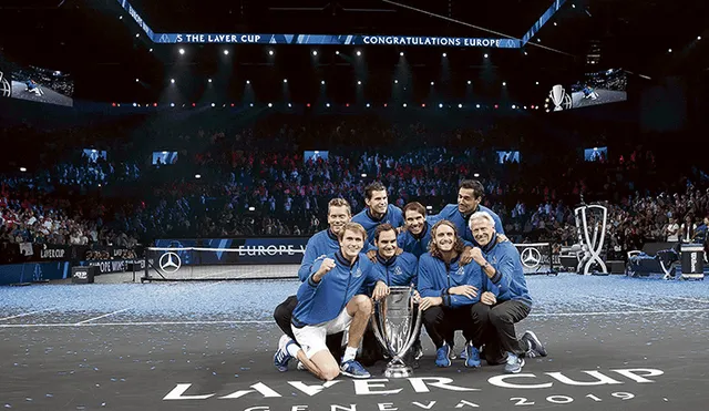 Unidos. Todo el equipo europeo posa en la foto tras ganar por tercera vez el trofeo.
