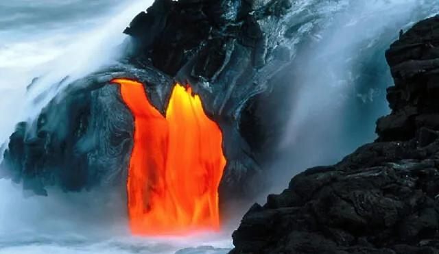 Conoce el volcán que tiene una impresionante catarata de lava