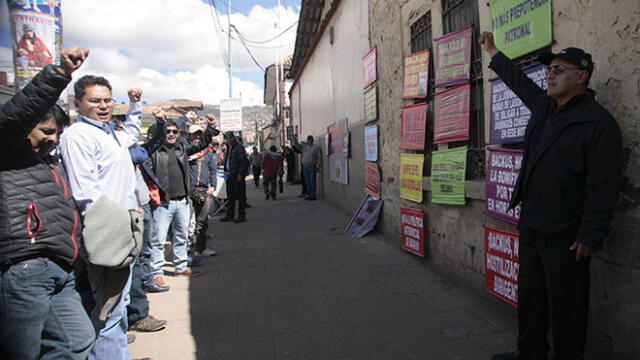 Trabajadores de Backus acatan paro en Cusco