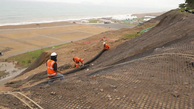 Instalación viene siendo supervisada por personal especializado en trabajos verticales. (Foto: Municipalidad de Lima)