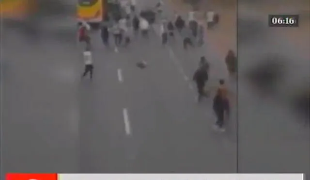 Joven muere apuñalado tras pelea entre barristas de Alianza Lima y Universitario [VIDEO]
