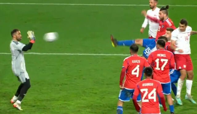 El portero de Chile cometió un error que terminó en el gol de la derrota de su equipo. Foto: captura ESPN 2