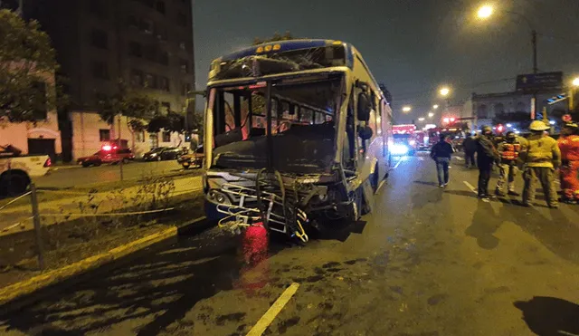 Cuatro vehículos fueron afectados durante accidente de tránsito ocurrido en Cercado de Lima. Foto: Joel Robles / URPI-GLR