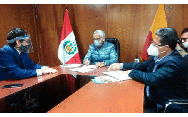 Anselmo Lozano se reunió con funcionarios del Minedu. Foto: Gobierno Regional de Lambayeque.