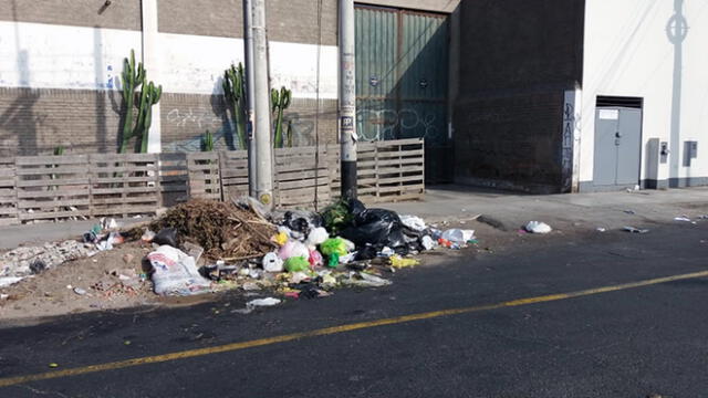 Chorrillos: vecinos preocupados por basura en la vía pública 