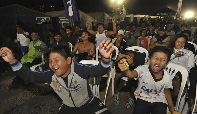 En medio de la tragedia, damnificados de Carapongo sonríen por triunfo de Perú [FOTOS]